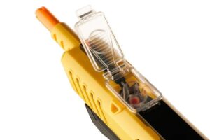 Пластмасова пушка за мухи със сол BUG-A-SALT 3.0 жълта